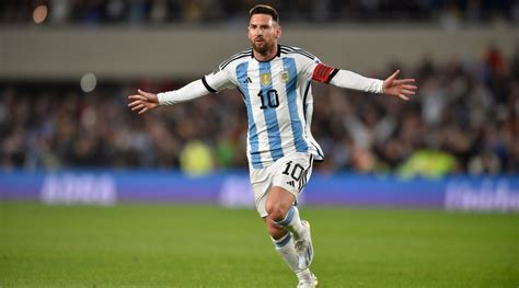 Lionel Messi magic earns Argentina win over Ecuador in World Cup ...