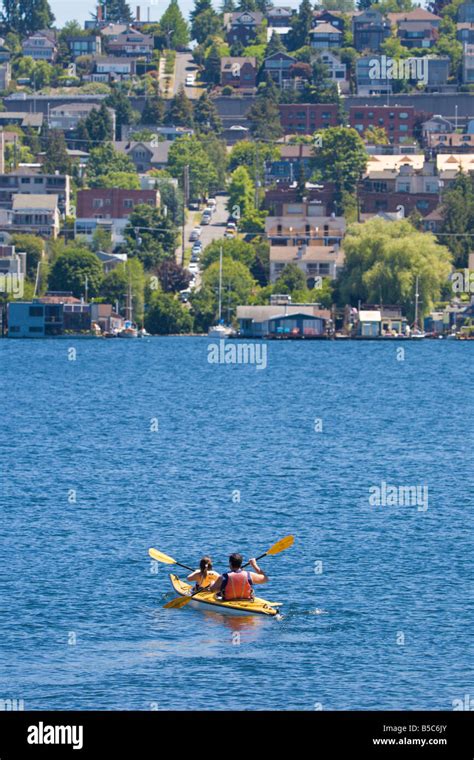 Couple kayaking on Lake Union in Seattle, Washington Stock Photo - Alamy