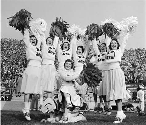 Cheerleading: Cheerleading History