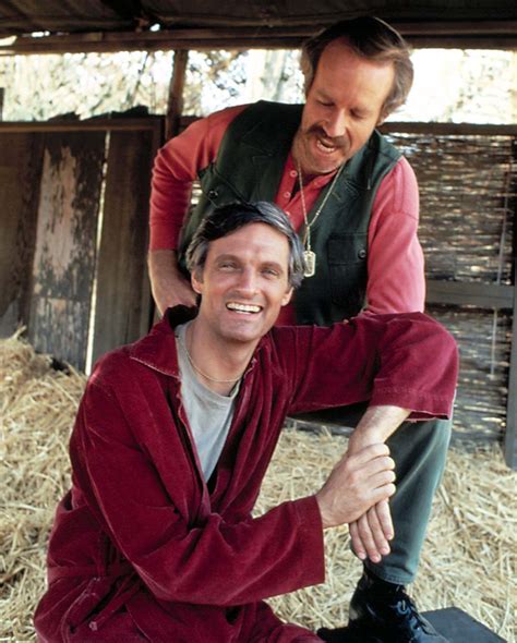 10 rare photos from the set of 'M*A*S*H' | Alan alda, Mash characters ...