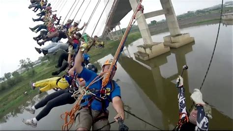 245 people set mass bungee jump record in Brazil - YouTube