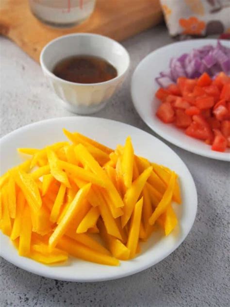 Filipino Mango and Tomato Salad - Kawaling Pinoy