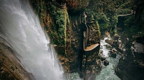 Agoyán waterfall near Baños de Agua Santa, Ecuador - Laura BC/Getty Images) | 鹰角分享博客