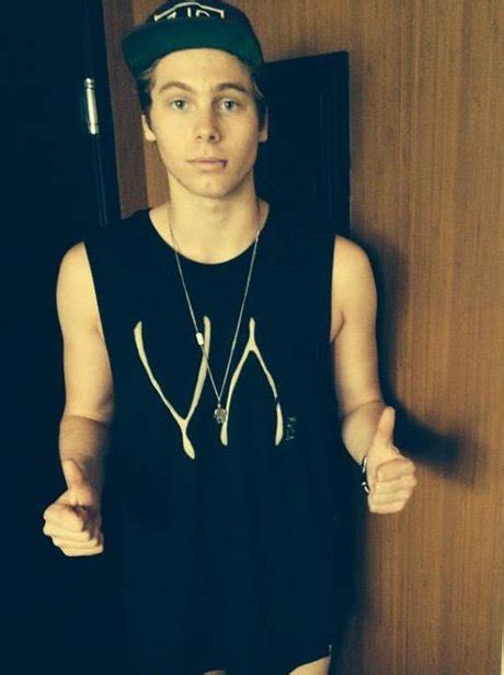 HE Looks So Perfect! 25 Pics Of 5SOS' Luke Hemmings GUARANTEED To Make ...