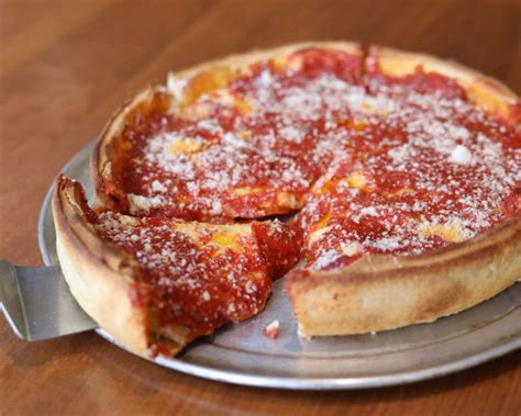 Chicago-Style Pizza Guide: To Deep-Dish Or Not To Deep-Dish? (2019)