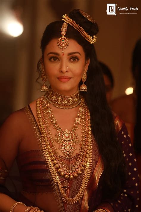 Aishwarya Rai as Nandini in Ponniyin Selvan (part 1) : r/BollywoodFashion