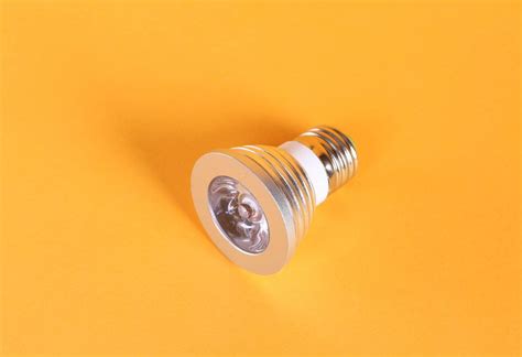 A big idea text near the lighting bulb on yellow background - Creative Commons Bilder
