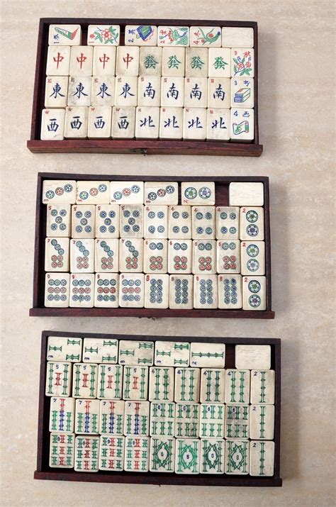 Vintage Cased Premium Mahjong Set - www.chessantiques.com