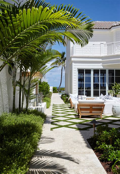 Florida Beach House with Coastal Farmhouse Interiors - Home Bunch Interior Design Ideas
