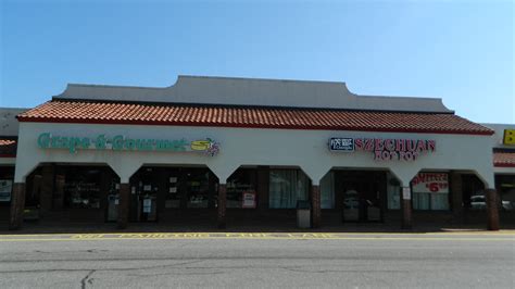 Loehmann's Plaza stores | Grape & Gourmet (3,000 square feet… | Flickr