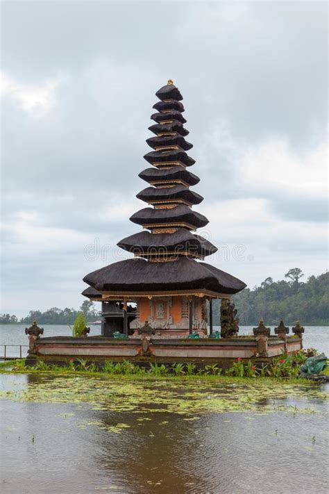 Ulun Danu Temple Beratan Lake Stock Photo - Image of pura, history ...