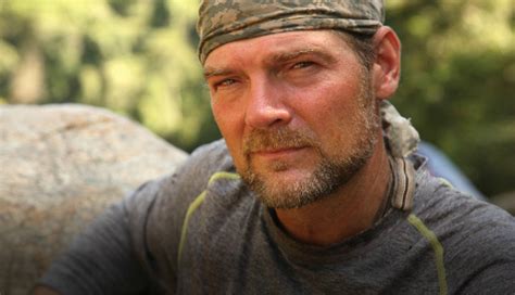 Les Stroud Survivorman: Essential Survival Skills & Tactics Book