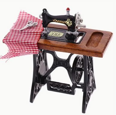 Miniature Antique Sewing Machine - Freakybuttrue Peculiarium