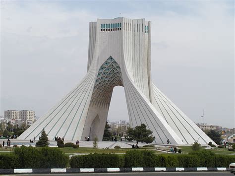 File:Tehran (Iran) Azadi Monument (built 1971).jpg - Wikipedia