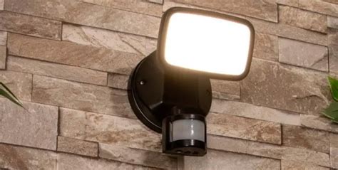 10 Benefits of Installing Outdoor Security Lights - Metropolitan Electrical Contractors - Local ...