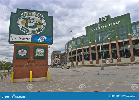 Lambeau Field, Home of the Green Bay Packers Editorial Photo - Image of ...