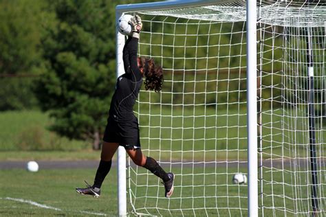 Secrets of Everyday Life!: Two Teams, Two Goalies. Two Great Saves!