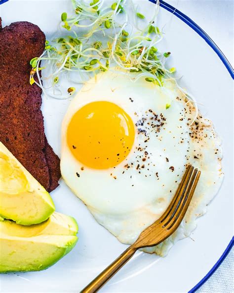 How to Make Sunny Side Up Eggs (Perfectly!) – A Couple Cooks