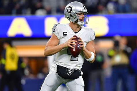 Las Vegas Raiders permit Derek Carr to visit Bucs' Division Rival ...