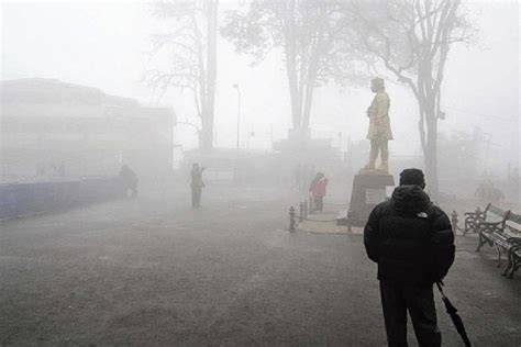 Jalpaiguri | Cold and foggy weather returned in Jalpaiguri - Anandabazar