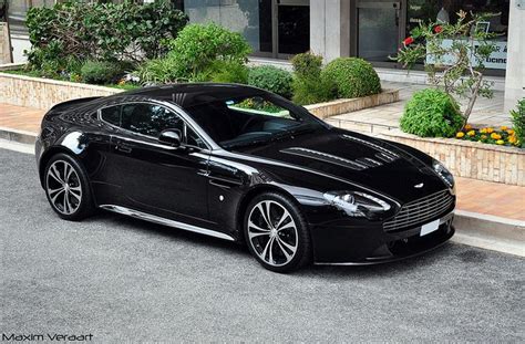 Aston Martin V12 Vantage Carbon Black Edition