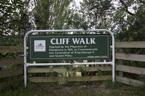 Cliff Walk | Tararua.com