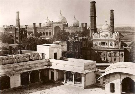 Lahore: Old pictures | Pakistan Defence