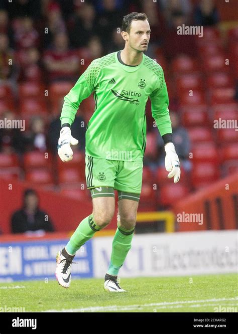 Aberdeen goalkeeper Joe Lewis Stock Photo - Alamy