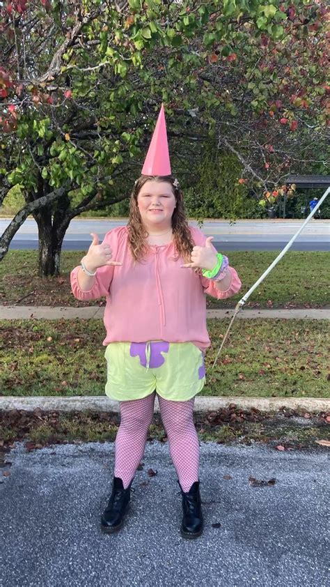 DIY Patrick Star Halloween Costume in 2022 | Star costume, Pink leggings, Purple shorts