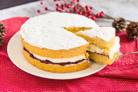 Christmas Spiced Victoria Sponge Cake Recipe