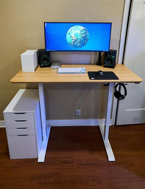 https://ift.tt/3dGbd3Z upgraded to a sit/stand desk Laptop Gaming Setup ...