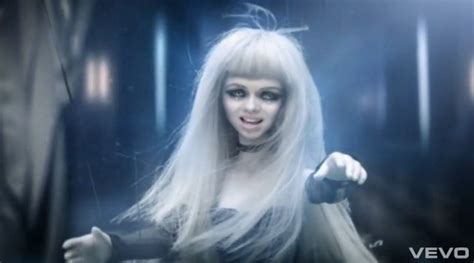 Kerli Walking on air video - Kerli Image (19225316) - Fanpop