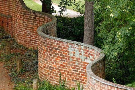 Popularized in England, These Wavy Walls Actually Use Fewer Bricks Than a Straight Wall ...