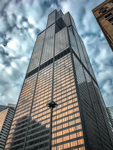 Low Angle Shot of Willis Tower Under Cloudy Sky · Free Stock Photo