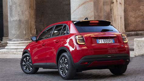 Fiat 600e electric crossover revealed