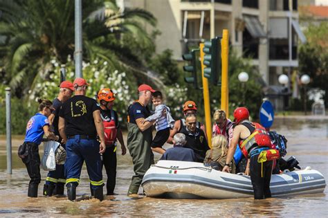 Rescues underway in Greek towns cut off by floods