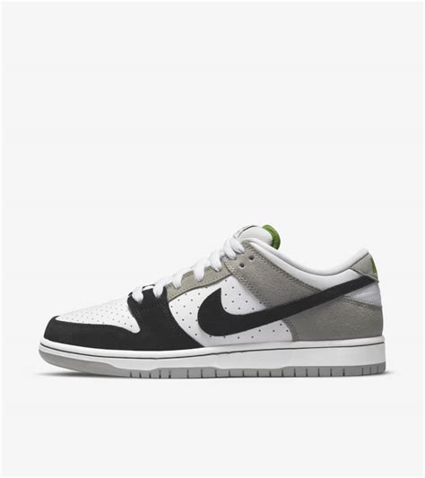 SB Dunk Low 'Chlorophyll' (BQ6817-011) Release Date. Nike SNKRS