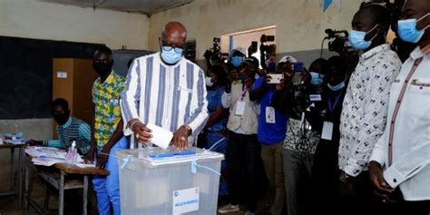 Burkina Faso holds election under looming threat of violence