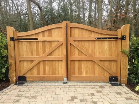 Fencetek | Domestic Gate Automation | Wooden Gates | Fence gate design ...