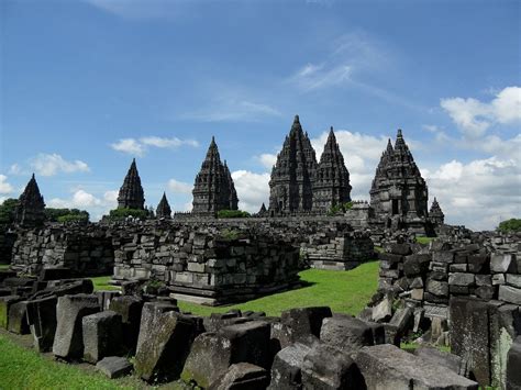 Candi Prambanan, Legenda Bandung Bondowoso dan Roro Jonggrang