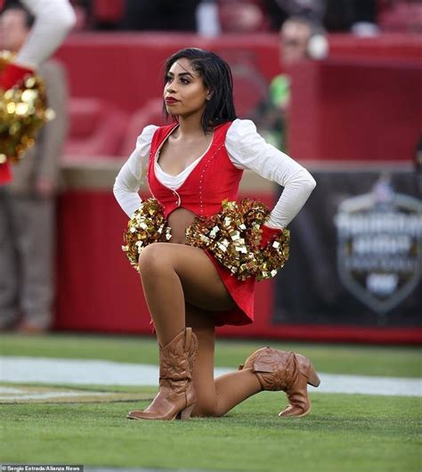 New picture shows 49ers cheerleader, 24, kneeling during anthem | Hot ...