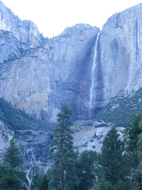 Yosemite Falls.JPG (122235 bytes)