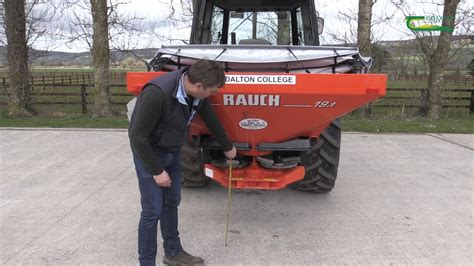 Efficient use of fertiliser: Are you calibrating your spreader properly? - Agriland.ie