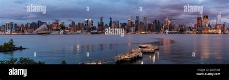 New York Skyline along the Hudson River Stock Photo - Alamy