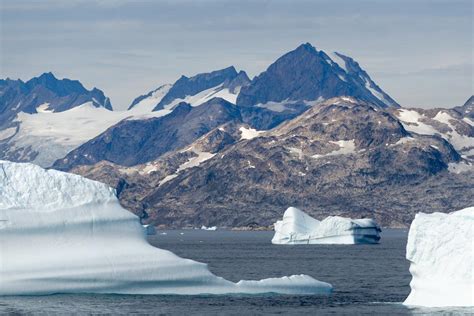 Icebergs and peaks of coastal Greenland – Geology Pics