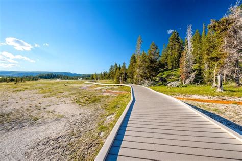 14 Best Hikes in Yellowstone National Park