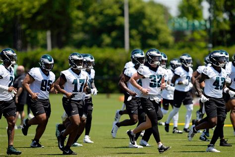 Eagles players defend defensive coordinator Vic Fangio as new systems ...