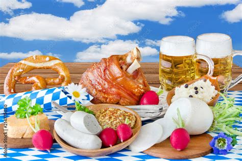 Essen und Trinken in Bayern Stock-Foto | Adobe Stock