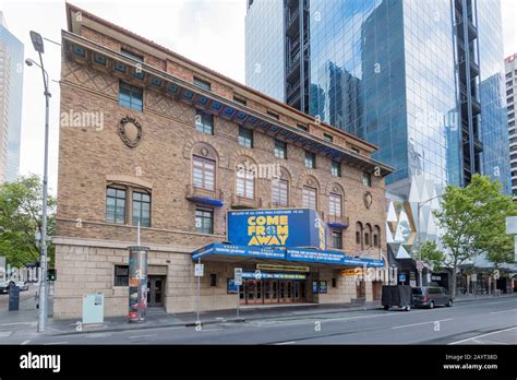 Melbournes east end theatre district hi-res stock photography and ...