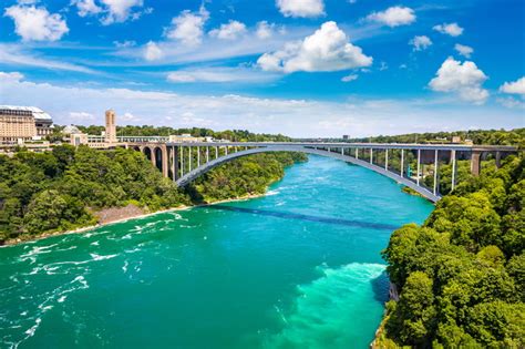 Vehicle Explosion Closes Rainbow Bridge Between U.S. + Canada